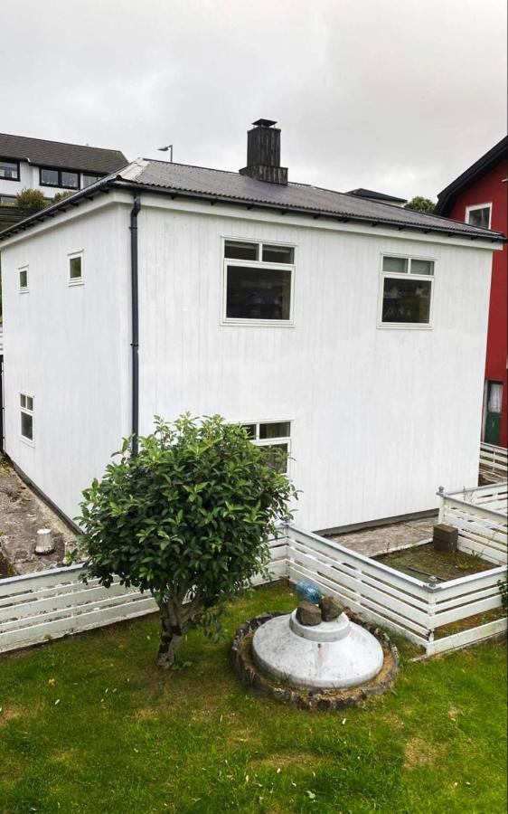 Cosy House Near Airport Appartement Sørvágur Buitenkant foto